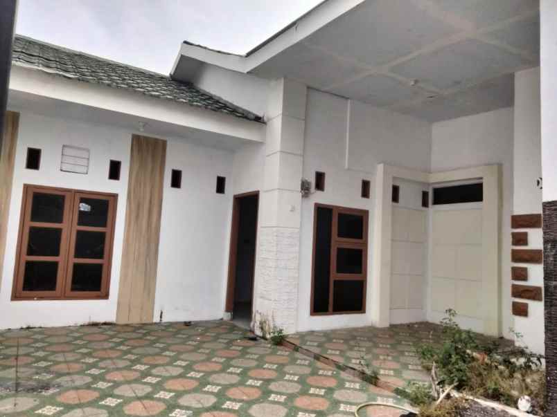 dijual rumah hasri barombong