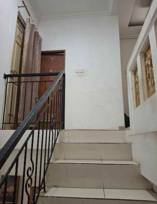 dijual rumah hunian 2 lantai di kreo larangan