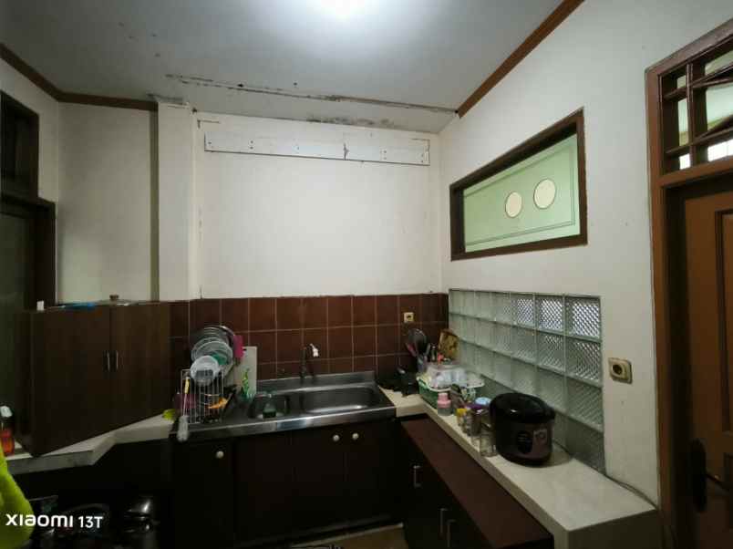 dijual rumah jaka sampurna