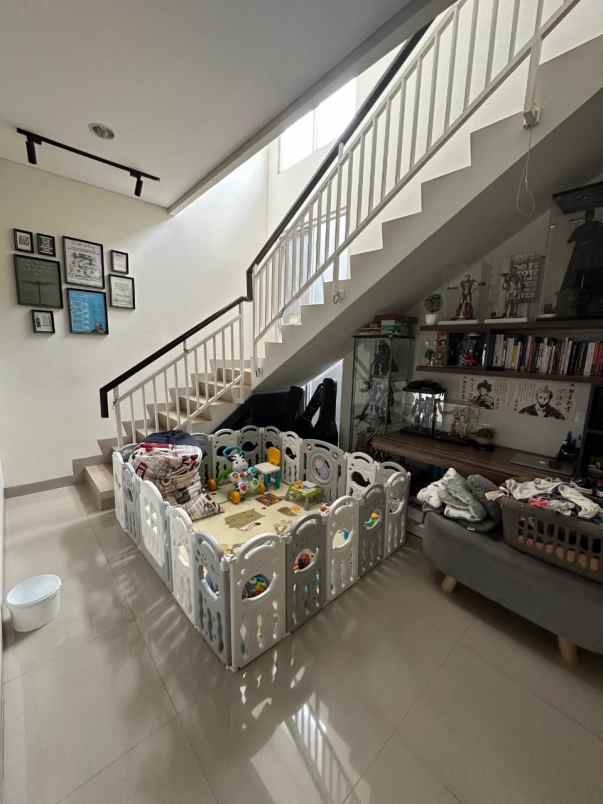 dijual rumah jakarta garden city