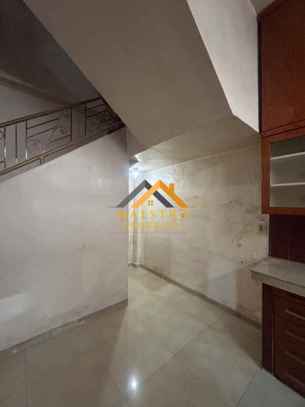 dijual rumah jalan brig jend zein hamid