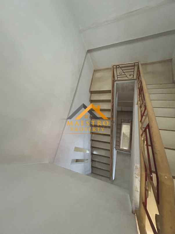 dijual rumah jalan brig jend zein hamid