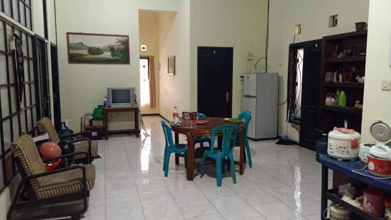 dijual rumah jalan bunga bunga suhat