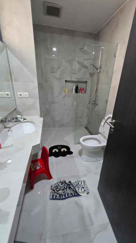 dijual rumah jalan darmo sentosa raya