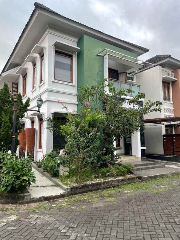dijual rumah jalan imogiri barat