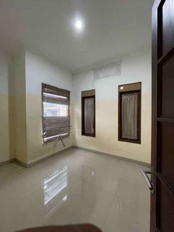 dijual rumah jalan imogiri barat