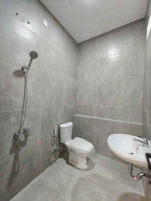 dijual rumah jalan kembangan meruya