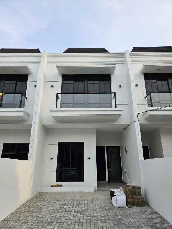 dijual rumah jalan kembangan meruya