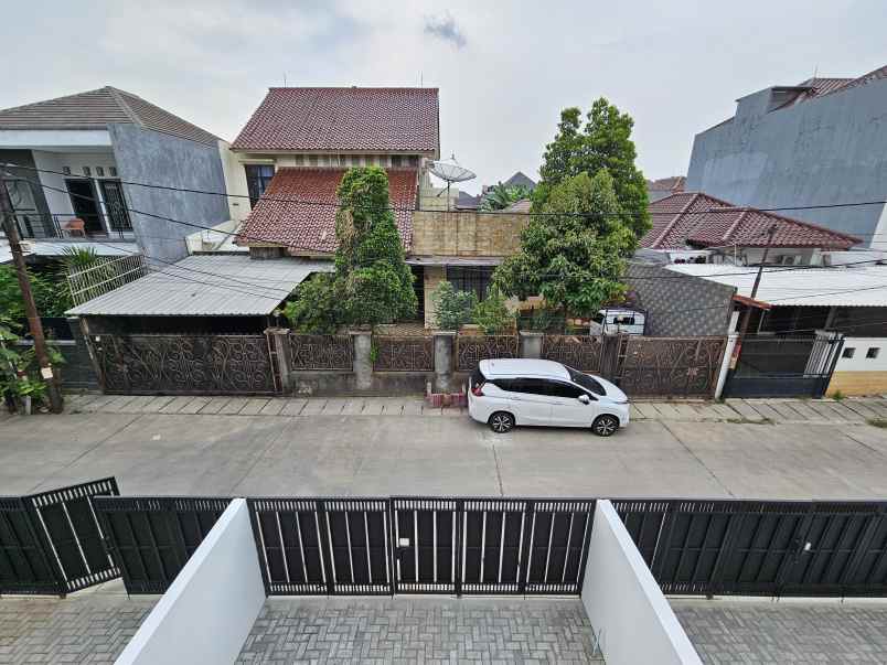 dijual rumah jalan kembangan meruya