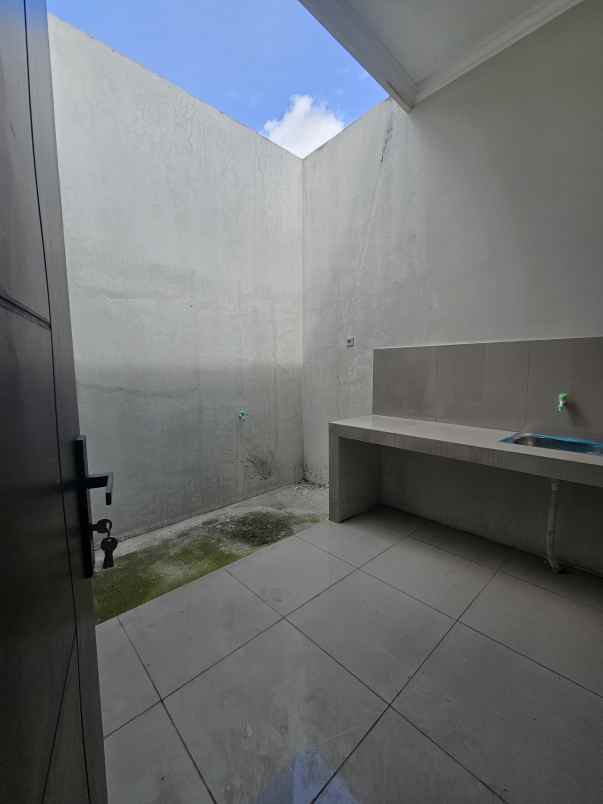 dijual rumah jalan mawar kalibaru