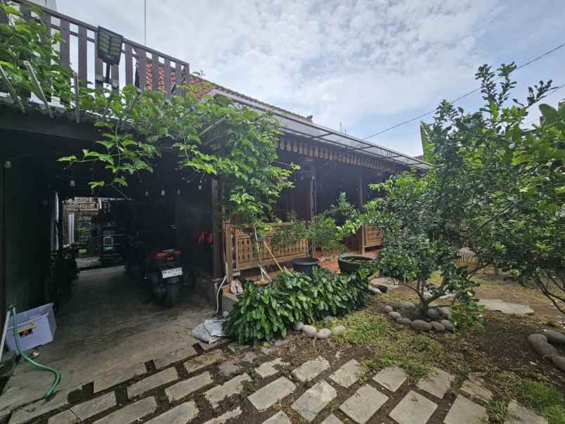 dijual rumah jalan mohammad yamin renon