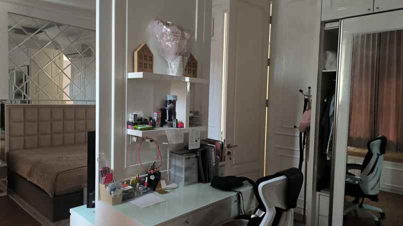 dijual rumah jalan pakuwon city