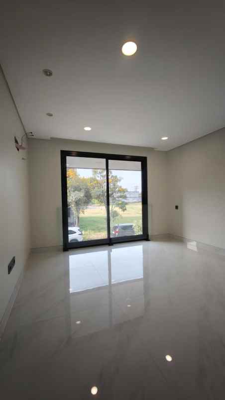 dijual rumah jalan pakuwon indah