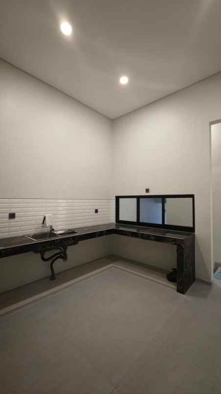 dijual rumah jalan pakuwon indah