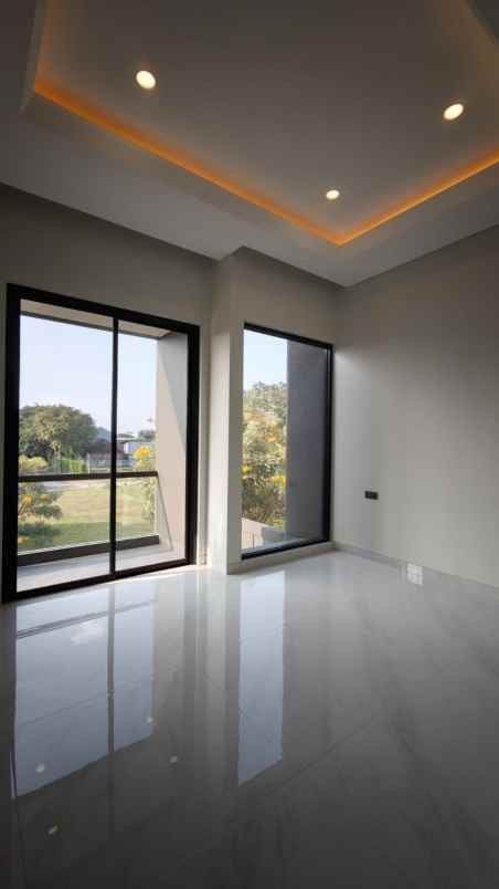 dijual rumah jalan pakuwon indah