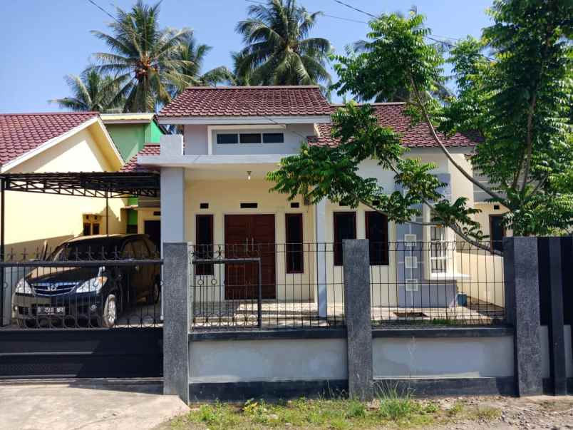 dijual rumah jalan parit haji mukhsin