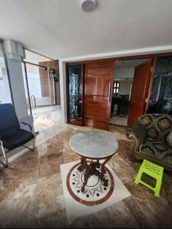dijual rumah jalan raya darmo