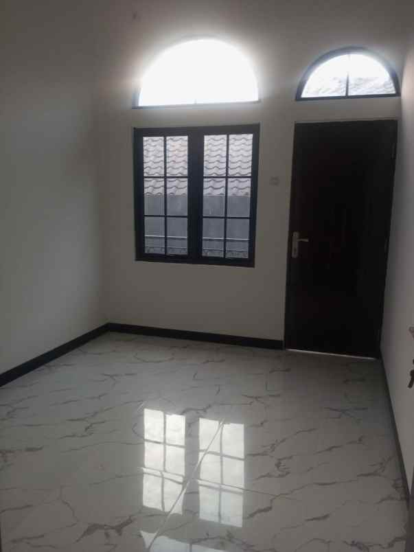 dijual rumah jalan raya latif