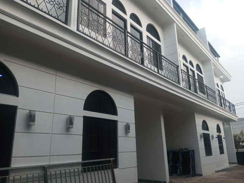 dijual rumah jalan raya latif