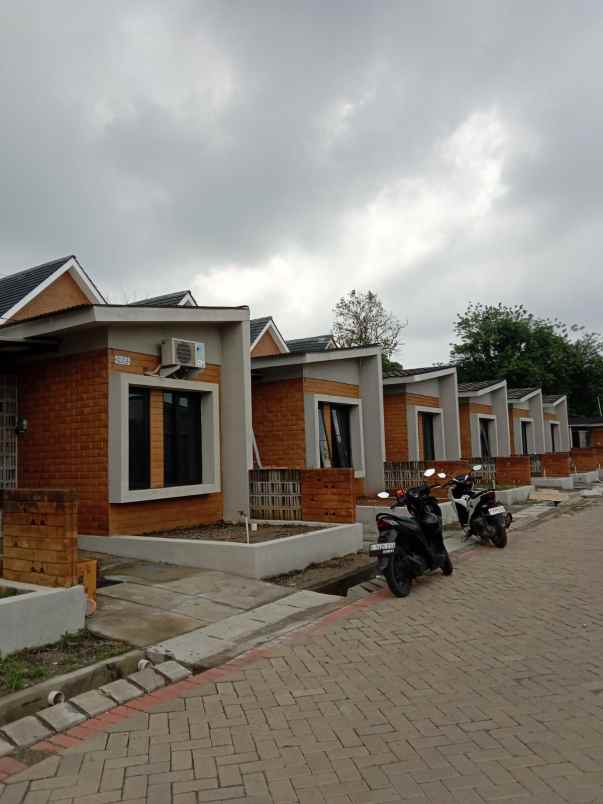 dijual rumah jalan raya telang timur