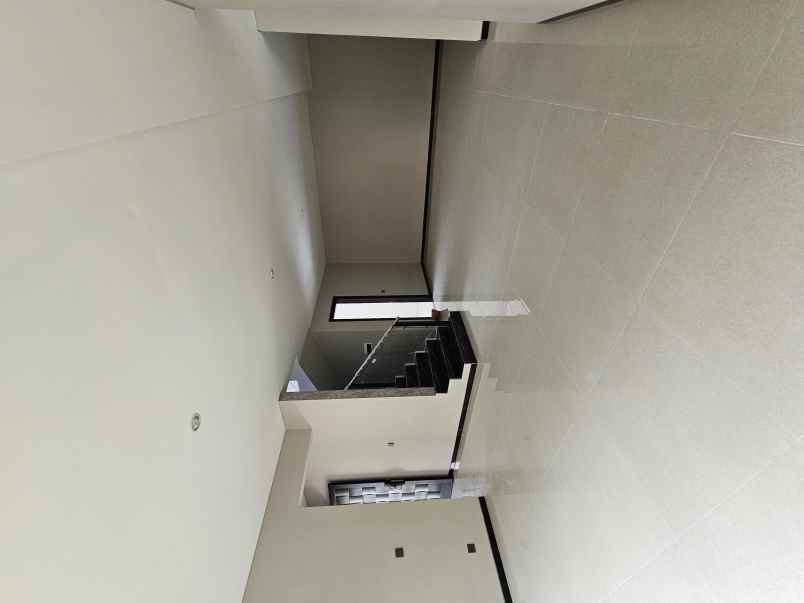 dijual rumah jalan woodland