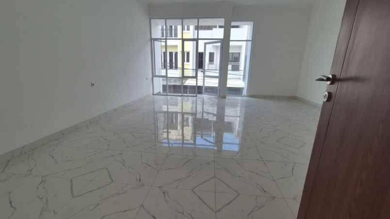 dijual rumah janur kuning residence