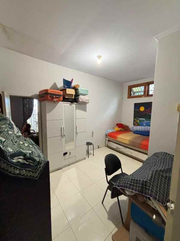 dijual rumah jl anggrek