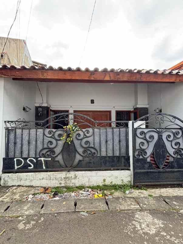 dijual rumah jl anggrek