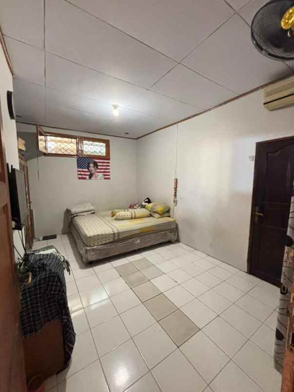 dijual rumah jl anggrek