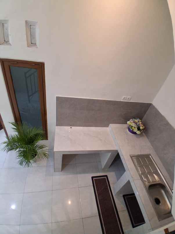dijual rumah jl apel bludru
