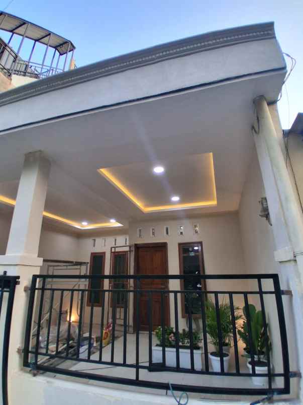 dijual rumah jl apel bludru