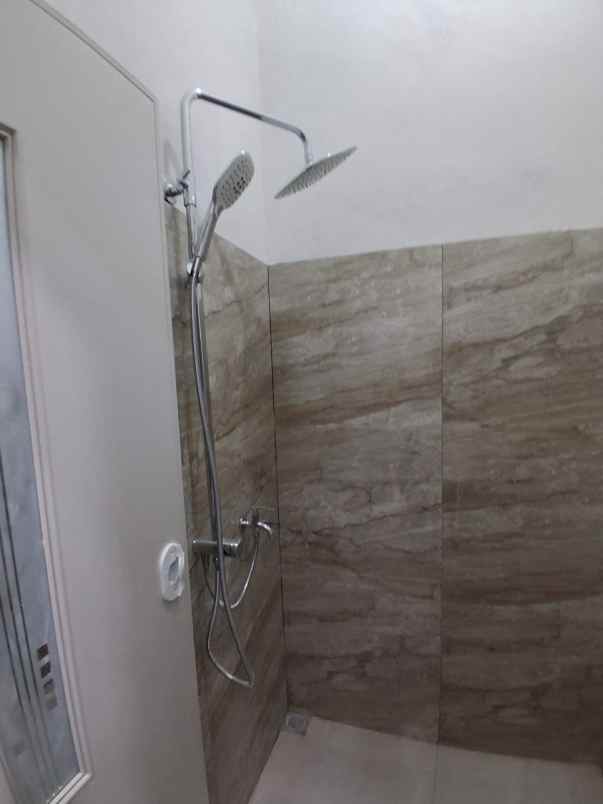 dijual rumah jl apel bludru