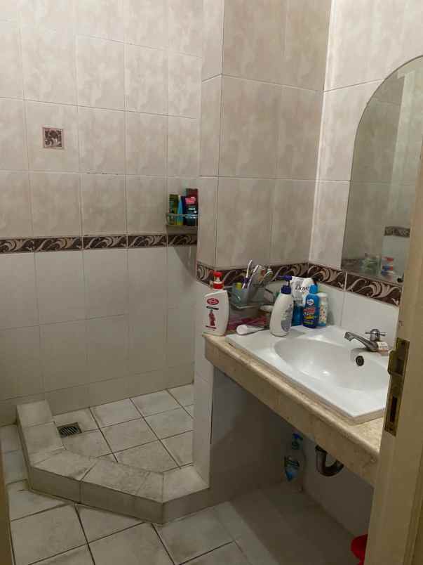 dijual rumah jl buana