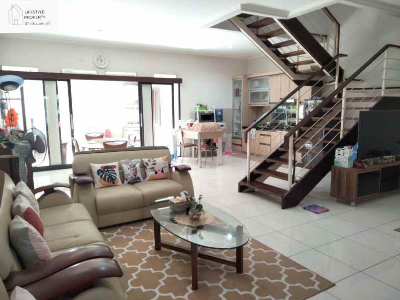 dijual rumah jl gegerkalong hilir