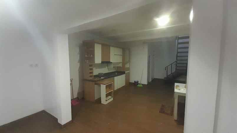 dijual rumah jl jelambar selatan