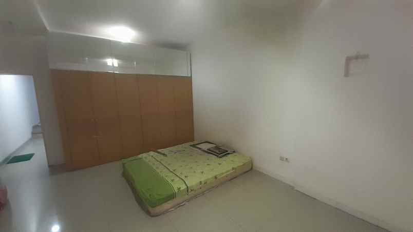 dijual rumah jl jelambar selatan