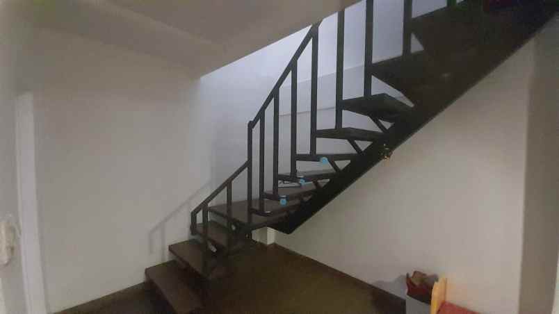 dijual rumah jl jelambar selatan