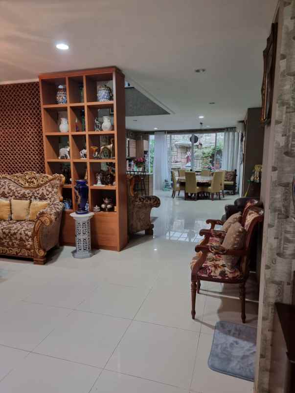 dijual rumah jl kencana indah pondok