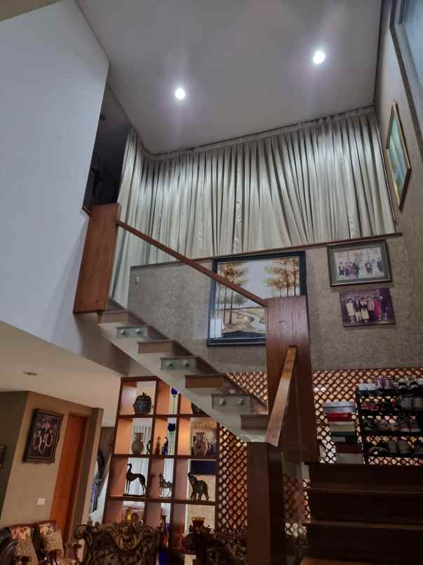 dijual rumah jl kencana indah pondok