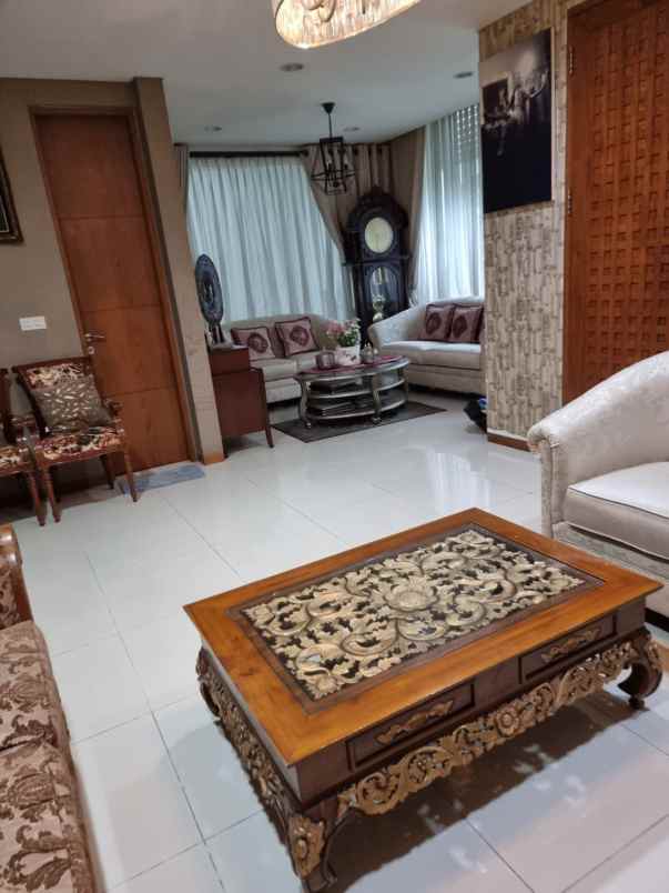 dijual rumah jl kencana indah pondok