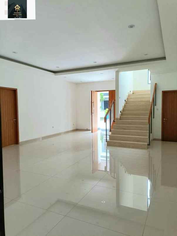 dijual rumah jl komplek perumahan