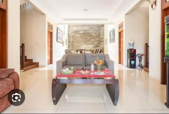 dijual rumah jl mohammad yamin renon