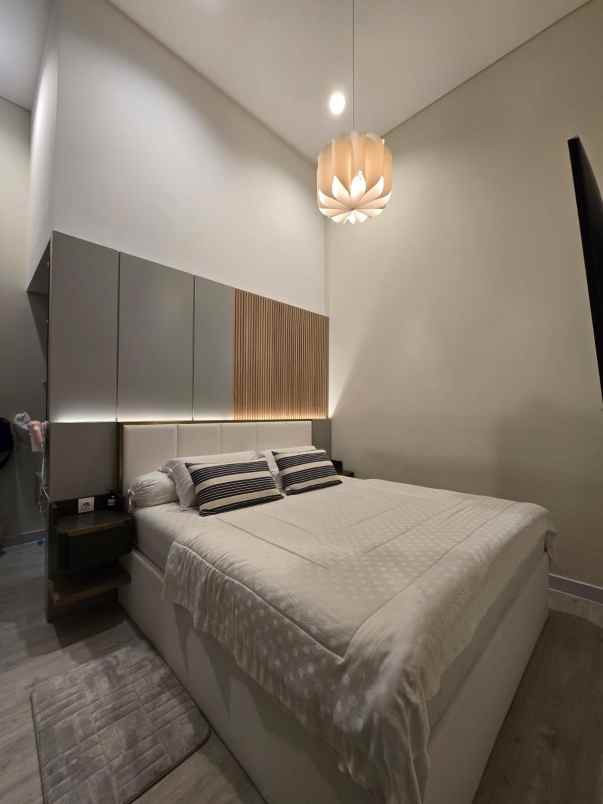 dijual rumah jl raya jakarta garden