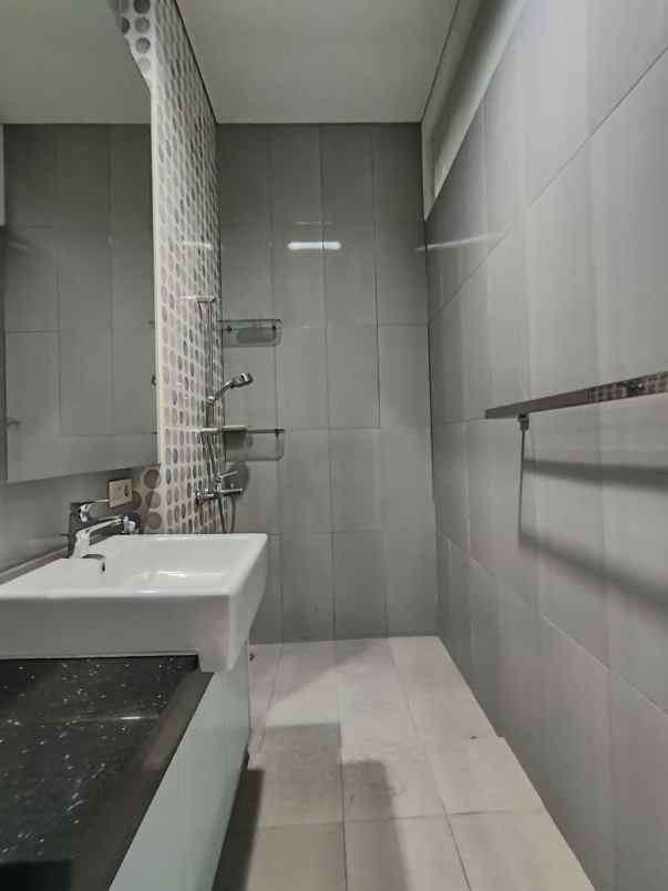 dijual rumah jl raya komplek cempaka