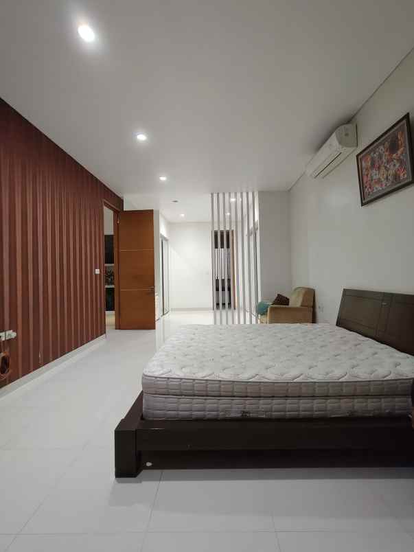 dijual rumah jl raya komplek cempaka