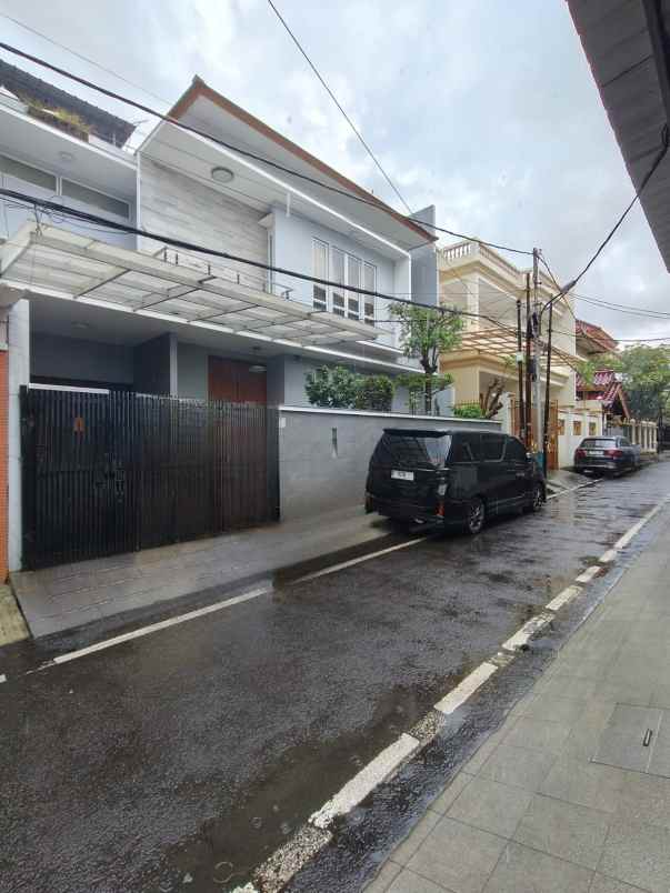 dijual rumah jl raya komplek cempaka