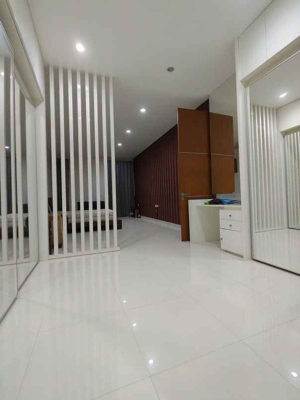 dijual rumah jl raya komplek cempaka