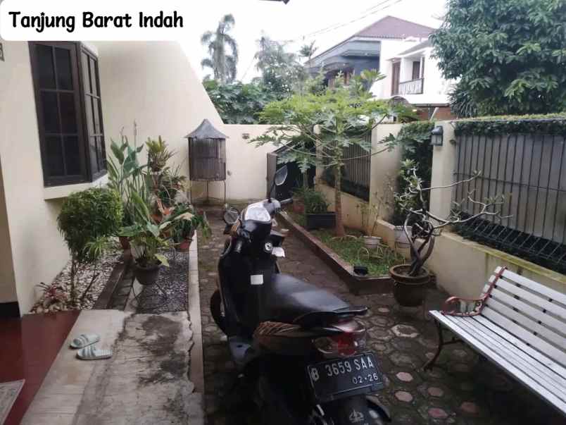 dijual rumah jl raya tanjung barat