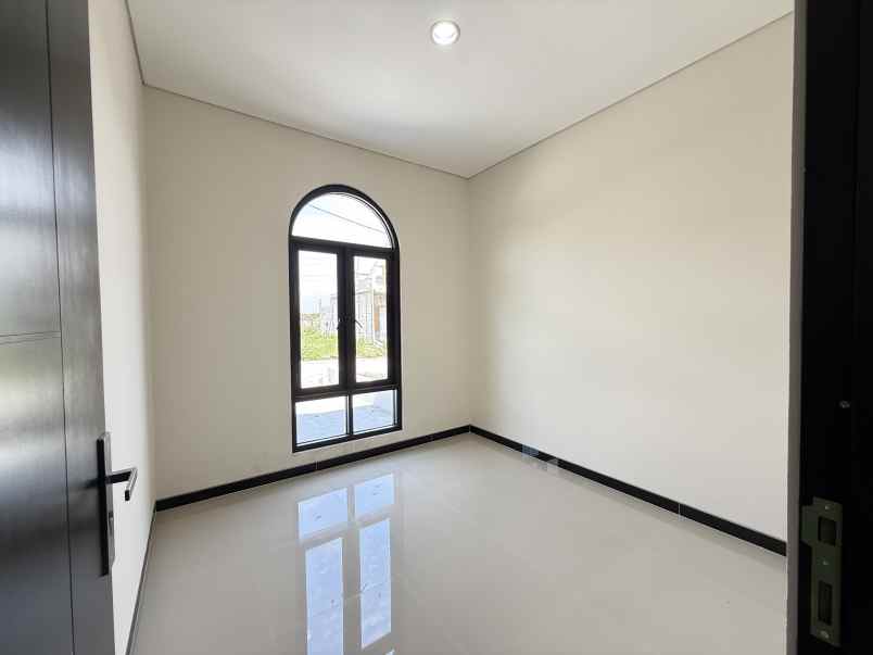 dijual rumah jl sidowayah kolursari