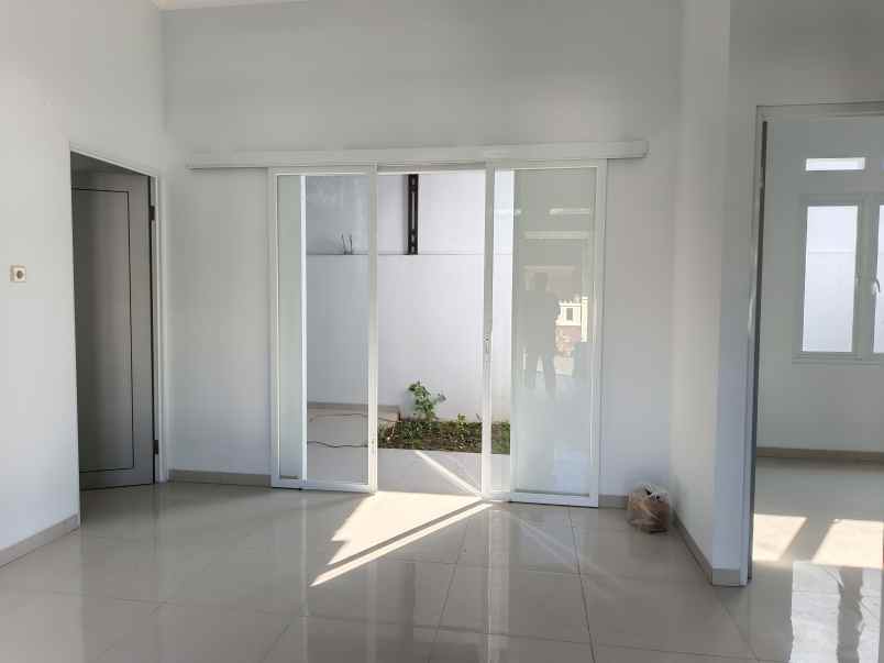 dijual rumah jl untung suropati